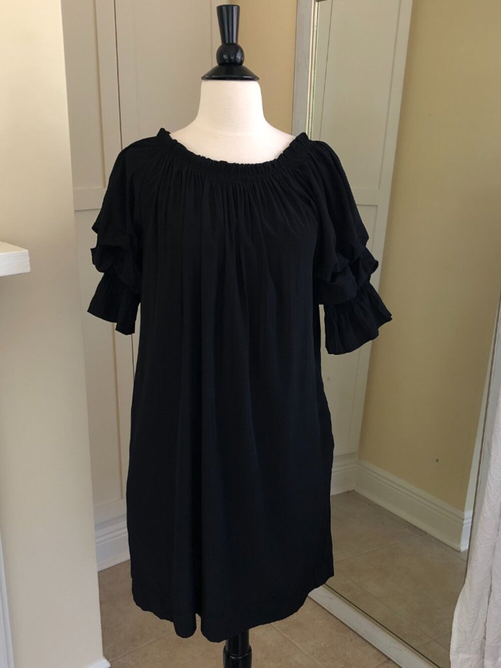 Mersea Tulum Layered Ruffle Sleeve Black Shift Dress Small Off Shoulder Neutral - Picture 3 of 9